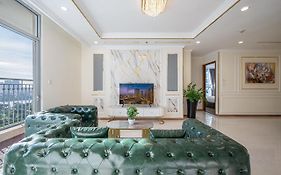 The Vinhomes Central Park Apartments - The Buildings Surrounding Landmark 81