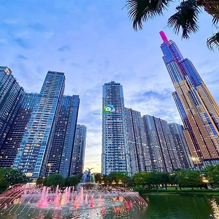 The Vinhomes Central Park Apartments - The Buildings Surrounding Landmark 81 Ho Chi Minh City Exterior photo