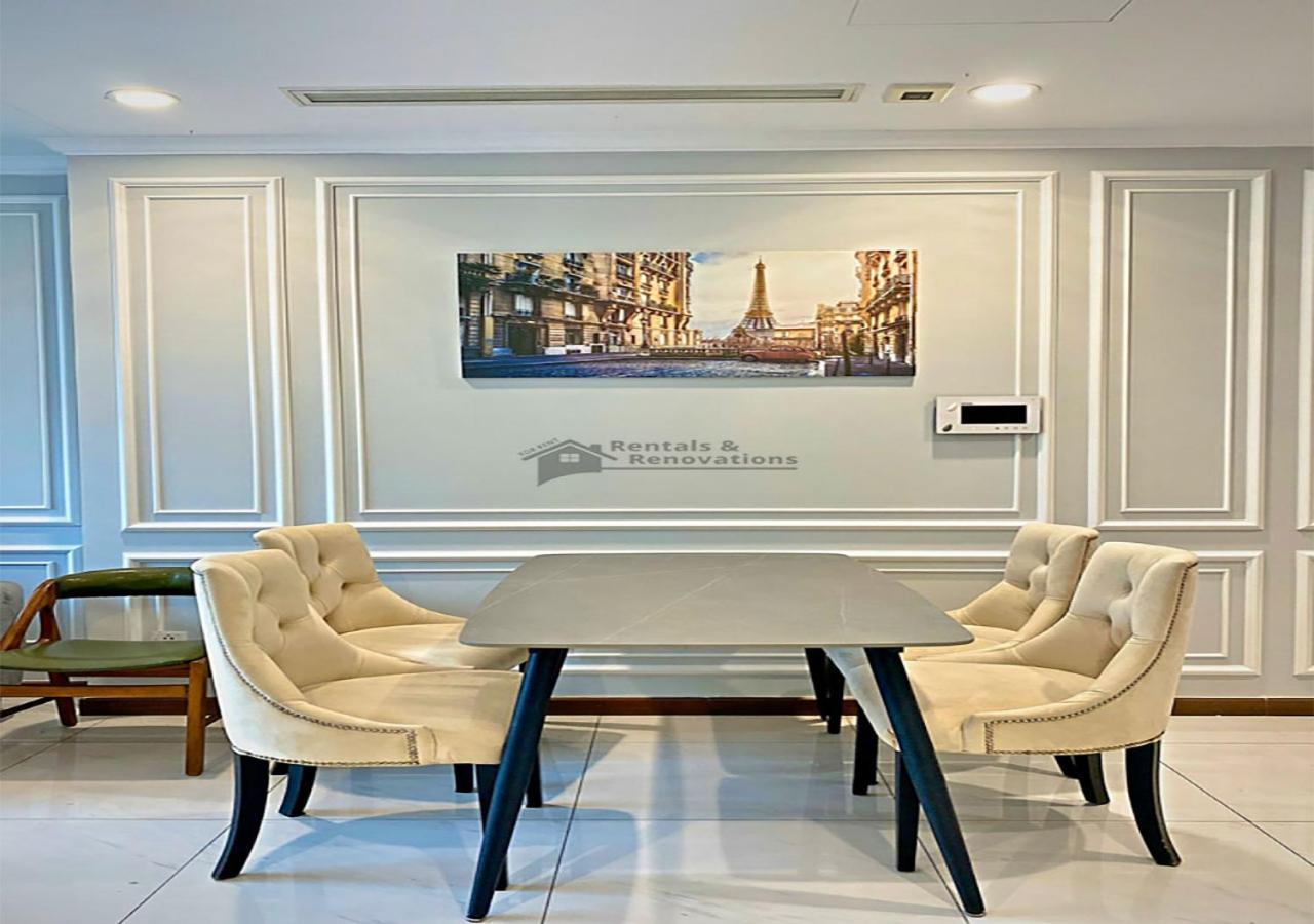 The Vinhomes Central Park Apartments - The Buildings Surrounding Landmark 81 Ho Chi Minh City Exterior photo