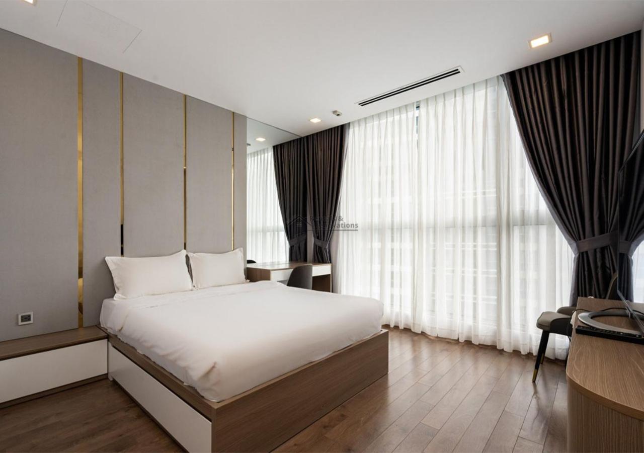 The Vinhomes Central Park Apartments - The Buildings Surrounding Landmark 81 Ho Chi Minh City Exterior photo