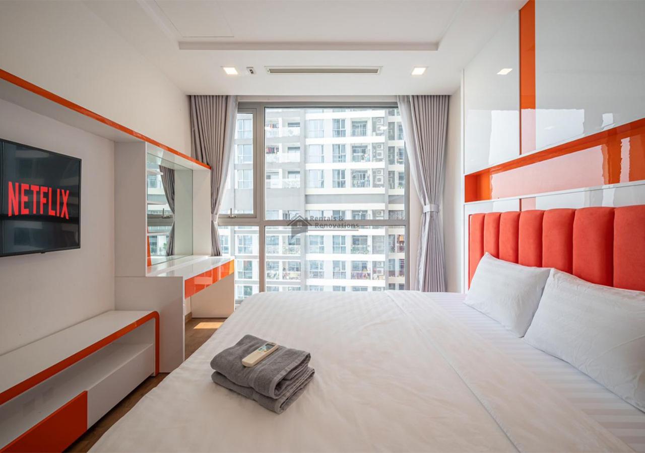 The Vinhomes Central Park Apartments - The Buildings Surrounding Landmark 81 Ho Chi Minh City Exterior photo