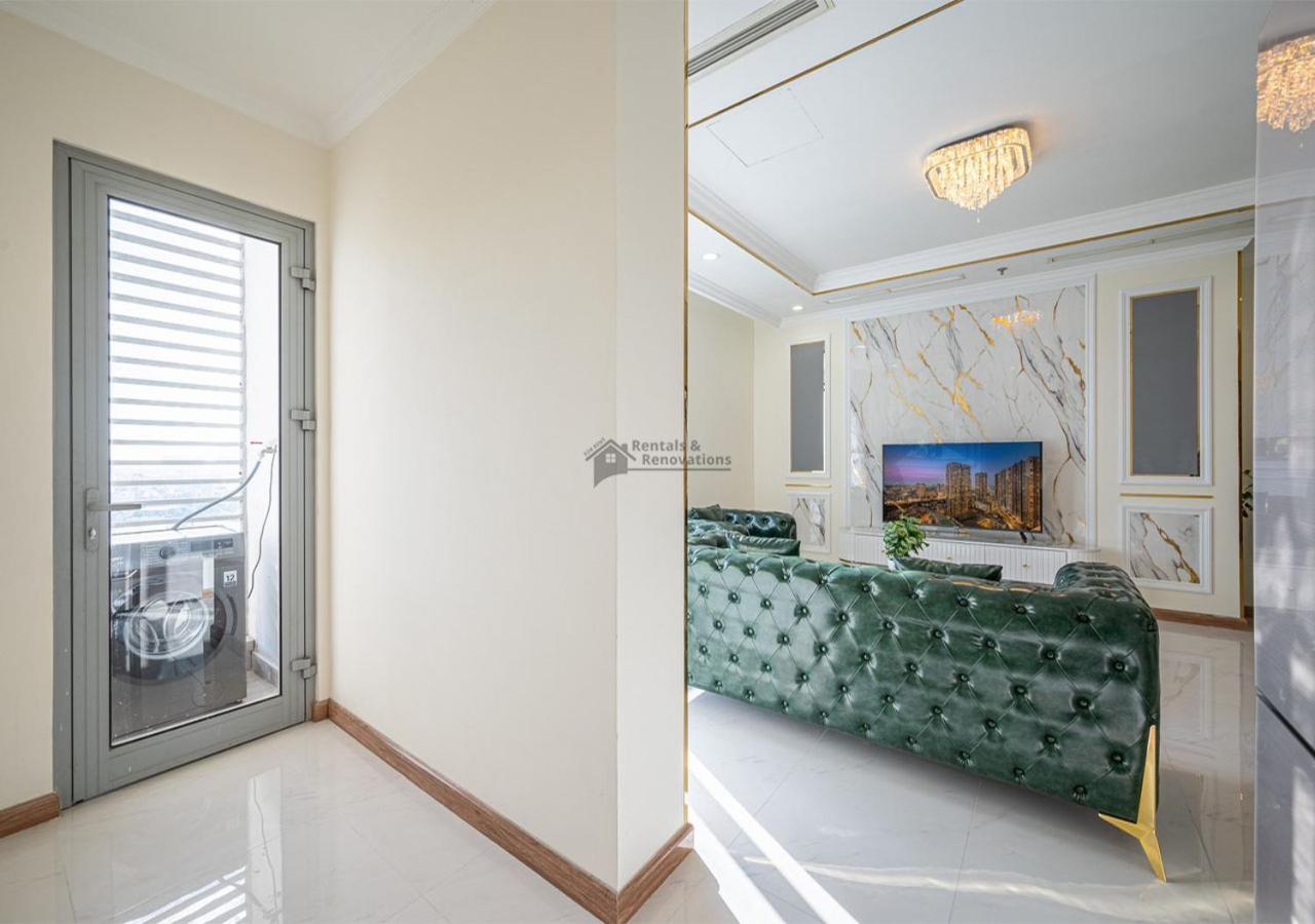 The Vinhomes Central Park Apartments - The Buildings Surrounding Landmark 81 Ho Chi Minh City Exterior photo