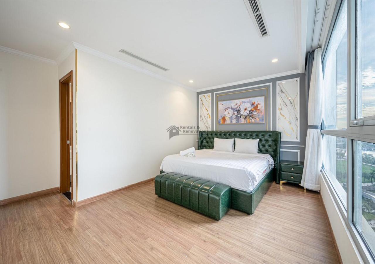 The Vinhomes Central Park Apartments - The Buildings Surrounding Landmark 81 Ho Chi Minh City Exterior photo