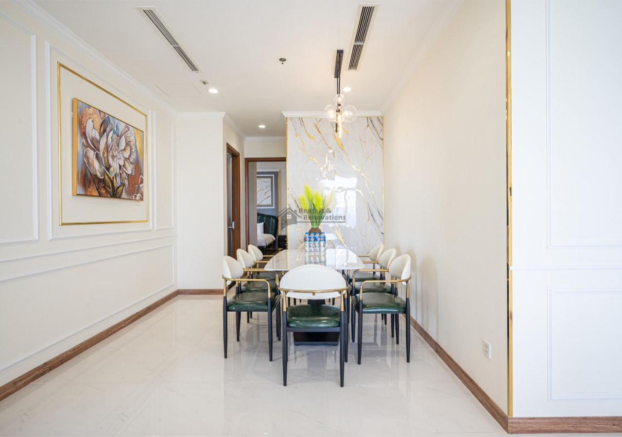 The Vinhomes Central Park Apartments - The Buildings Surrounding Landmark 81 Ho Chi Minh City Exterior photo