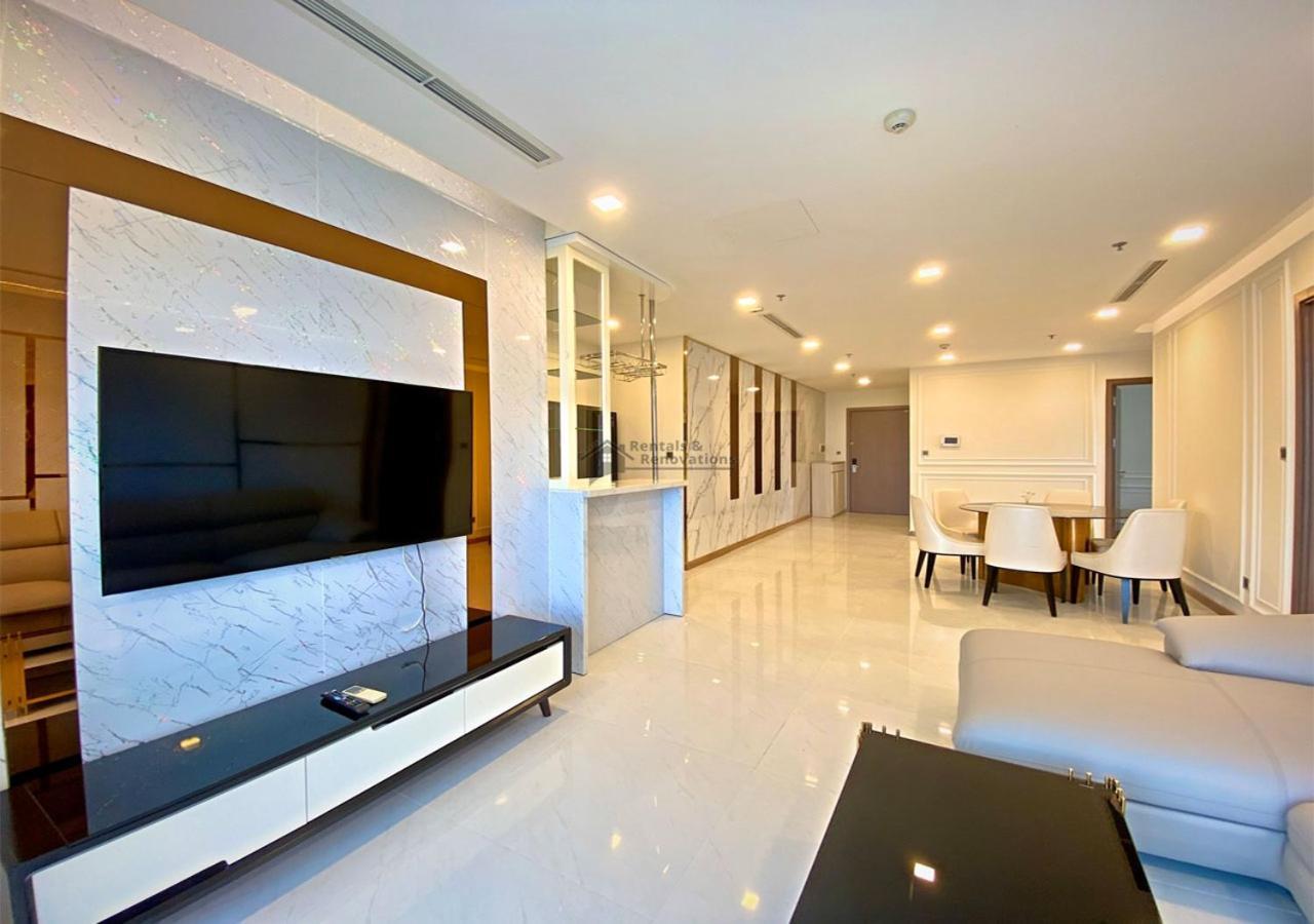 The Vinhomes Central Park Apartments - The Buildings Surrounding Landmark 81 Ho Chi Minh City Exterior photo