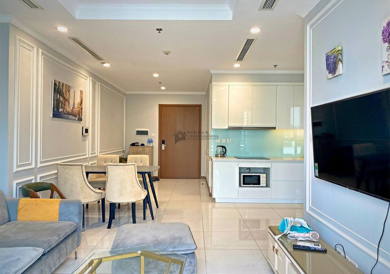 The Vinhomes Central Park Apartments - The Buildings Surrounding Landmark 81 Ho Chi Minh City Exterior photo