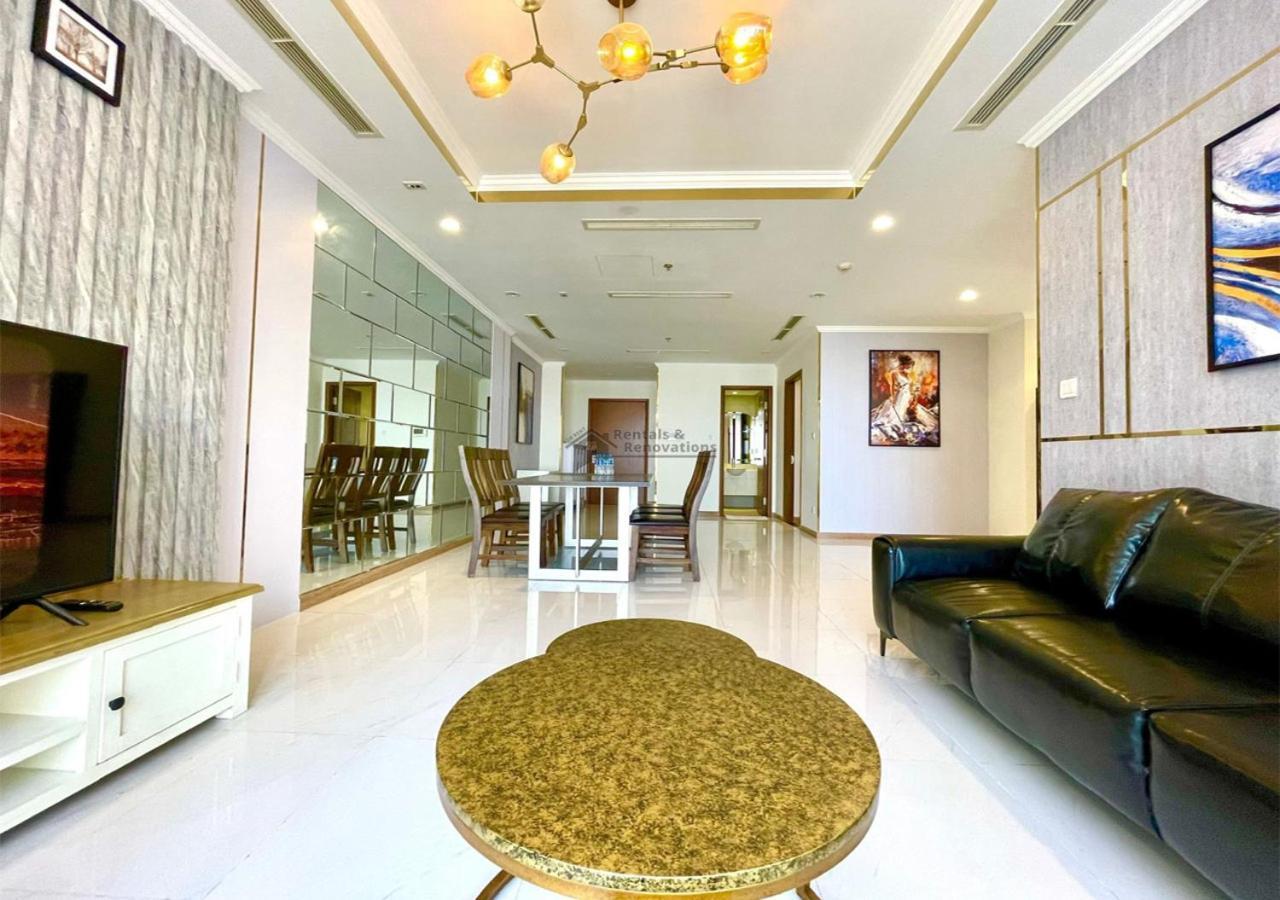 The Vinhomes Central Park Apartments - The Buildings Surrounding Landmark 81 Ho Chi Minh City Exterior photo