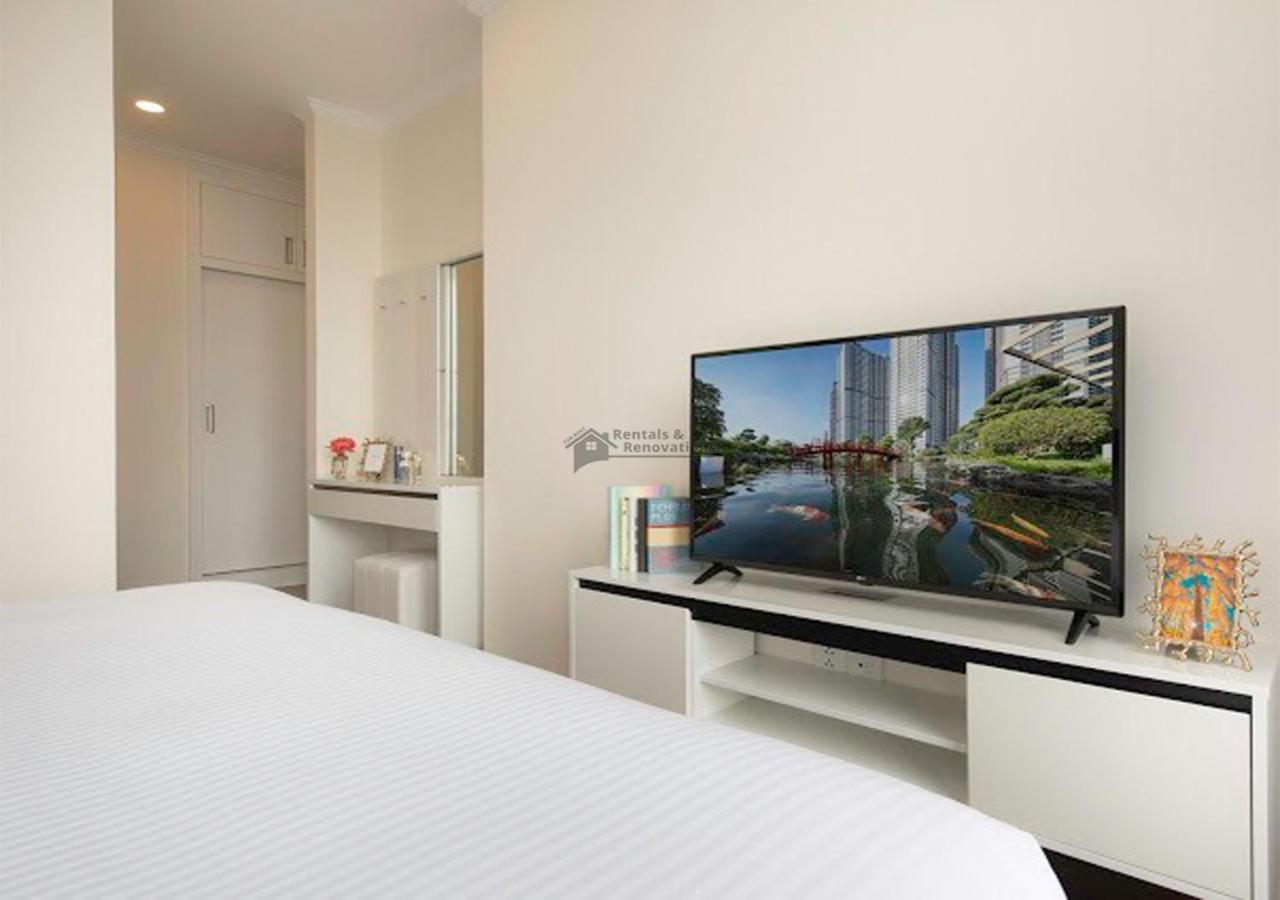 The Vinhomes Central Park Apartments - The Buildings Surrounding Landmark 81 Ho Chi Minh City Exterior photo