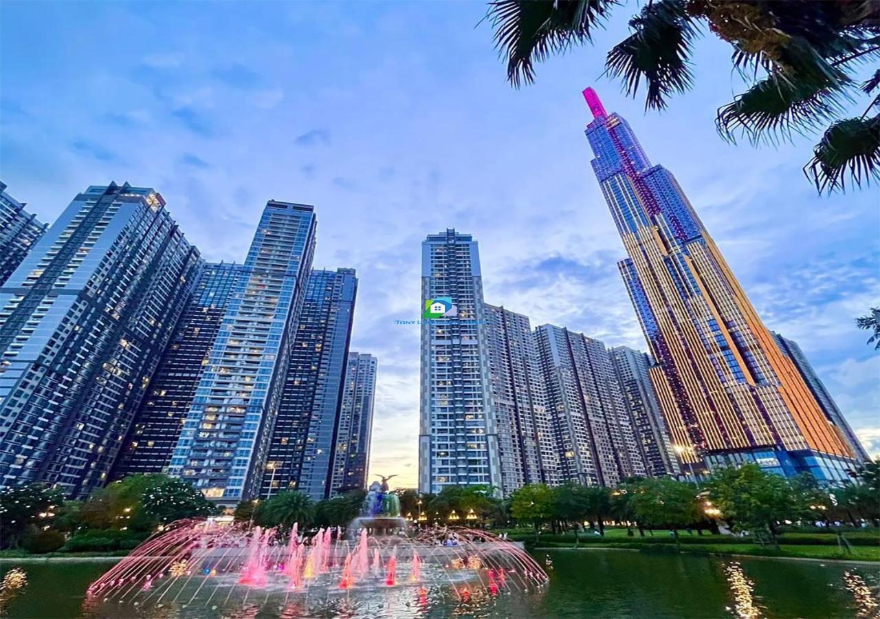The Vinhomes Central Park Apartments - The Buildings Surrounding Landmark 81 Ho Chi Minh City Exterior photo